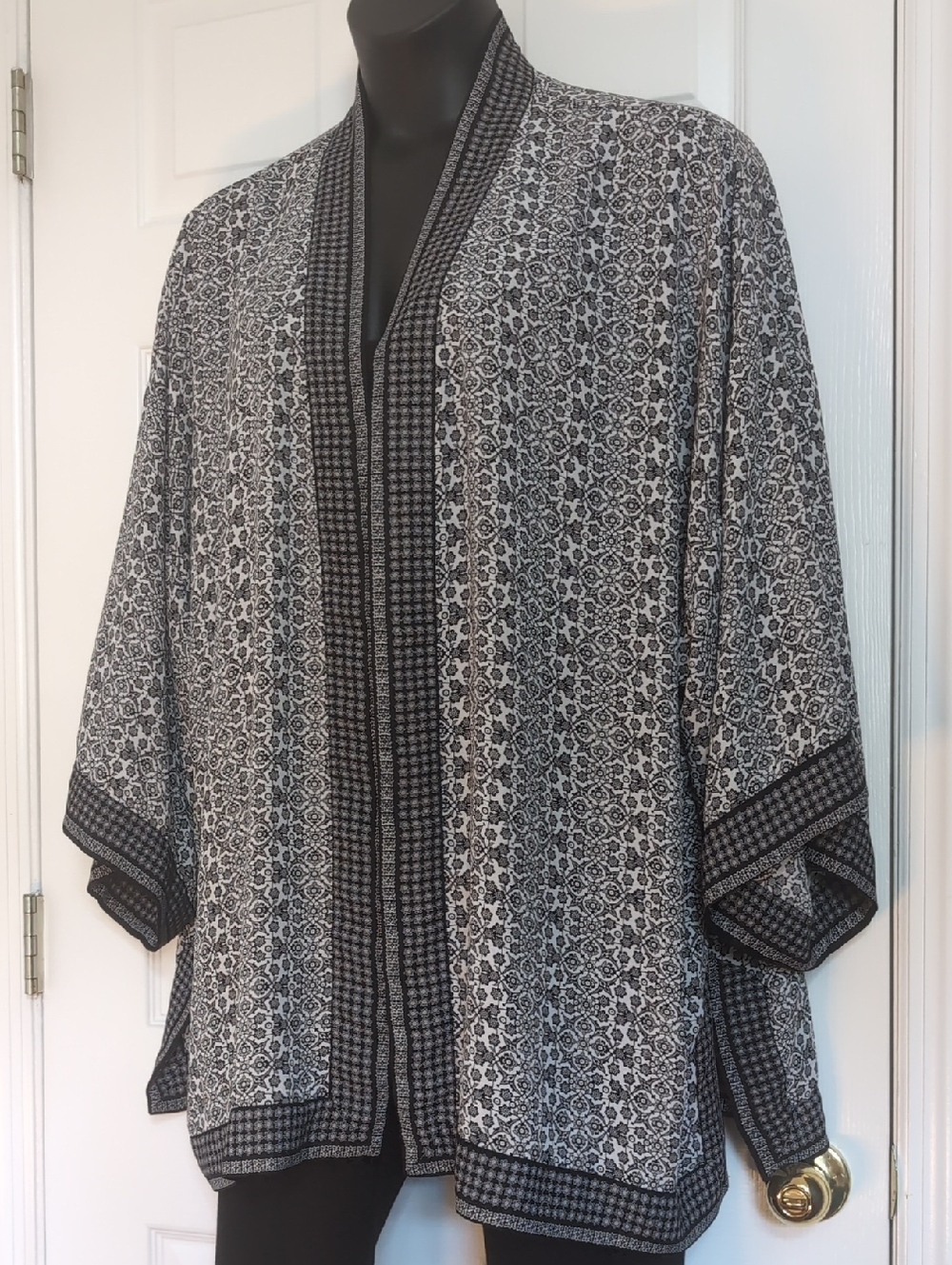 Max Studio Black and White Printed Kimono Jacket
